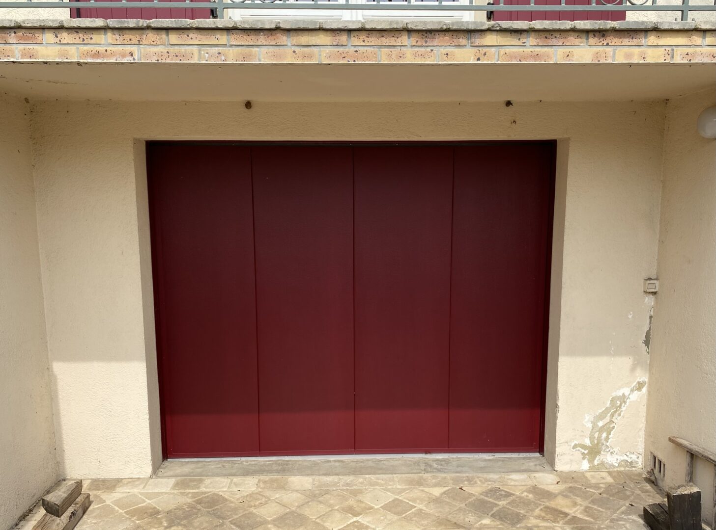 porte-garage porte de garage sectionnelle rouge